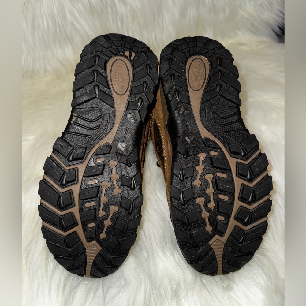 Magellan Boys Run n Gun II Realtree Xtra Camo Waterproof Outdoor Boot - Size 2D - Picture 3 of 6